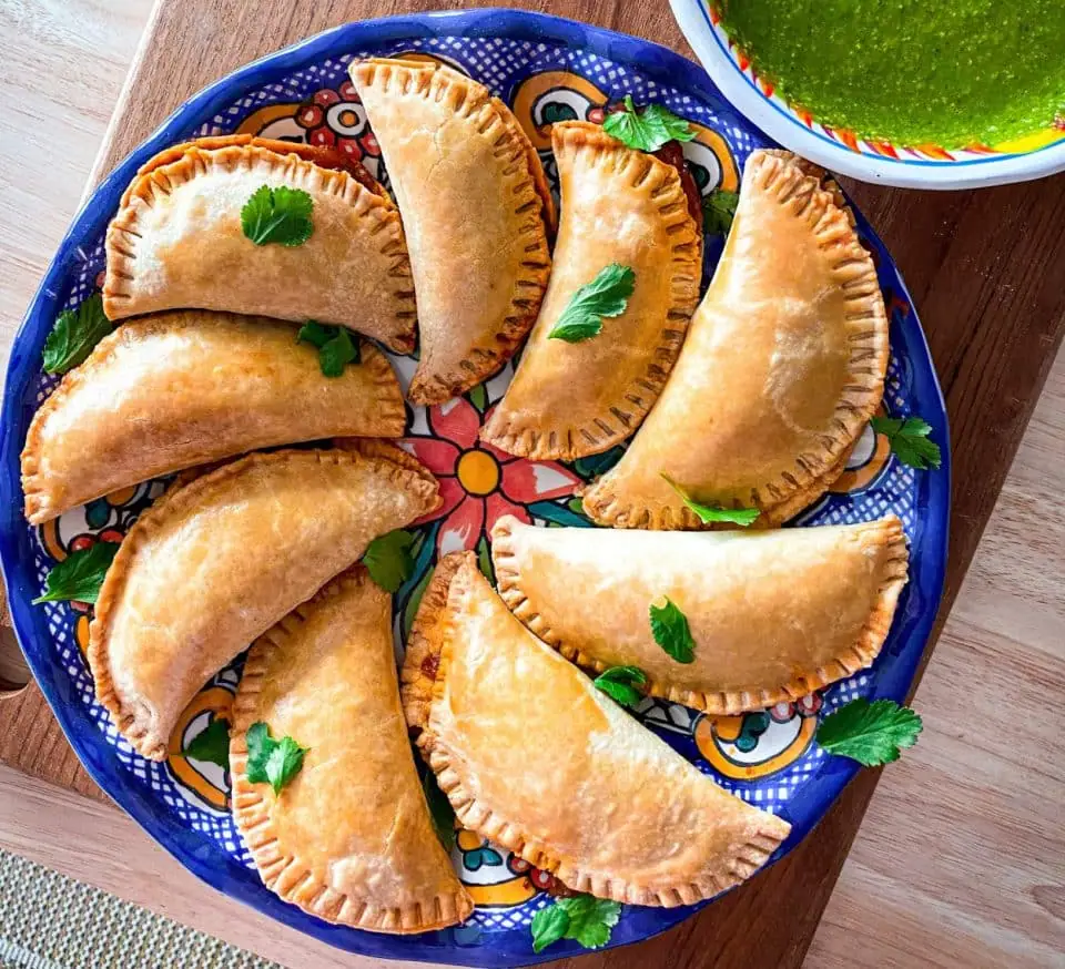 Empanadas de rabo de buey con salsa chimichurri
