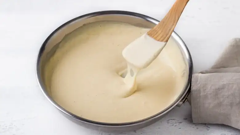 Esta verdura evita que la salsa de queso sea demasiado pesada
