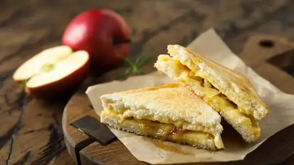 The Stone Fruit Addition To Grilled Cheese You Should Tell Everyone About