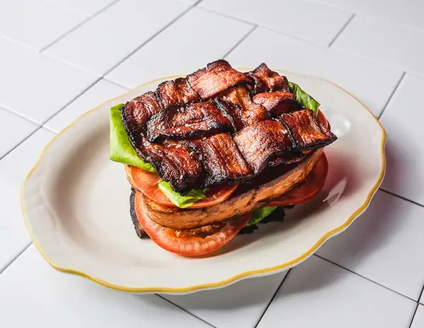 Dentro de Bacon Nation, donde el BLT usa tocino como pan y pan como tocino