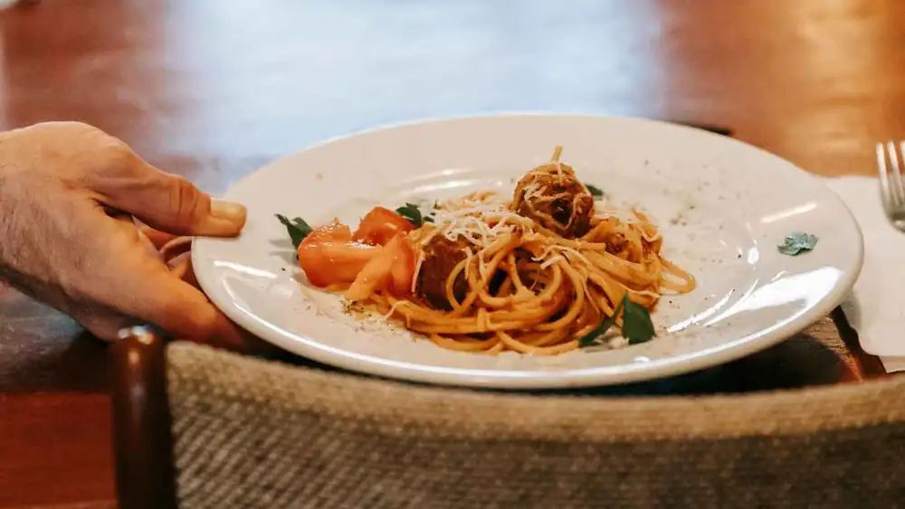 Cómo congelar la pasta cocida, incluso la pasta sazonada, sin que se estropee