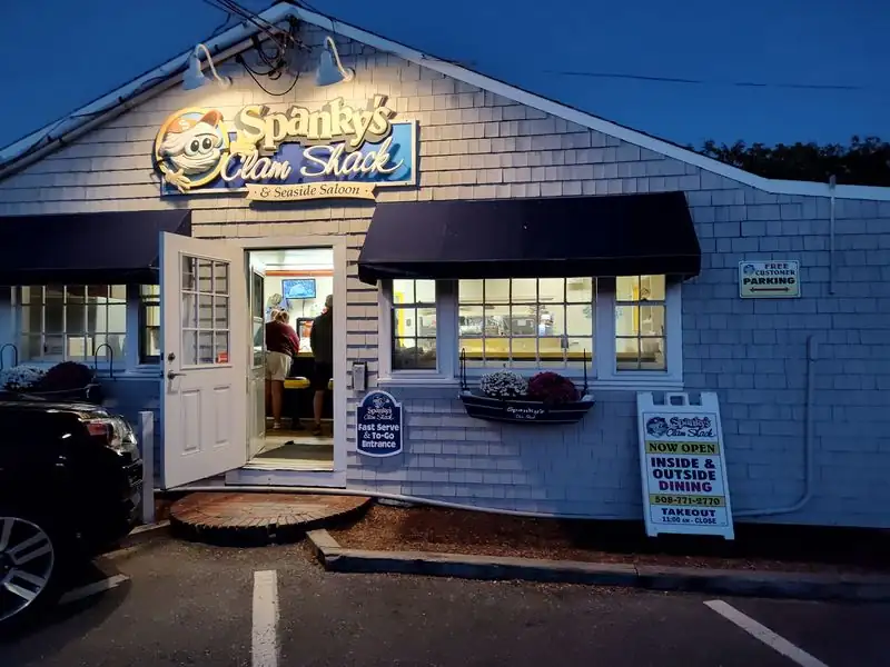 Estos 7 restaurantes de mariscos de Massachusetts sirven vieiras fritas tan dulces que querrás pedirlas por pinta
