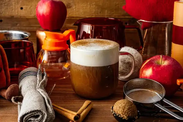 Receta de café con manzana caramelizada (versión para preparar en pequeñas cantidades, caliente o helado)