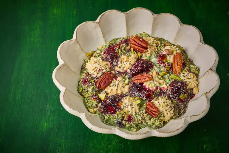 Matcha, Pistachio and Berry Overnight Oats Recipe