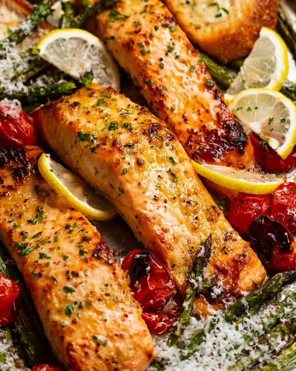 Salmón al horno con limón y ajo
