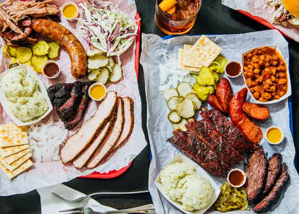 Un maestro parrillero de Nueva Orleans, conocido por sus inventos con carne ahumada, dirigirá un nuevo restaurante en el centro de la ciudad