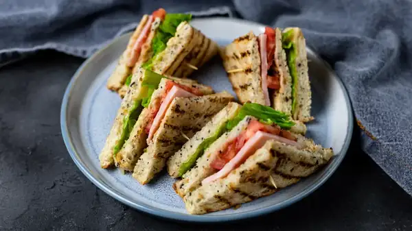 Why It Pays To Toast The Bread For A Sandwich