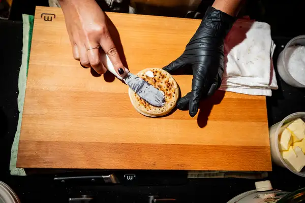 Este restaurante efímero de Austin trae de vuelta los crumpets ingleses