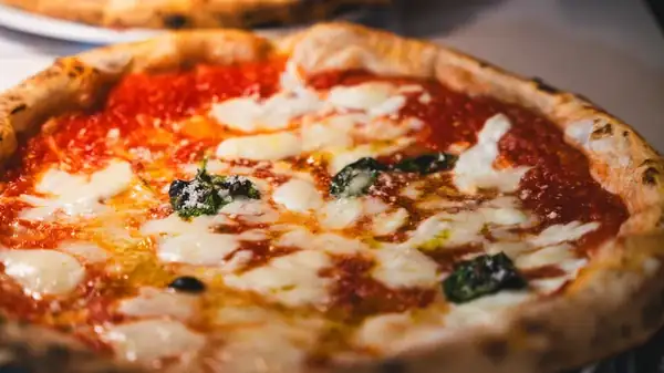 Add Extra Italian Flavor To Pizza With One Uncommon Spice