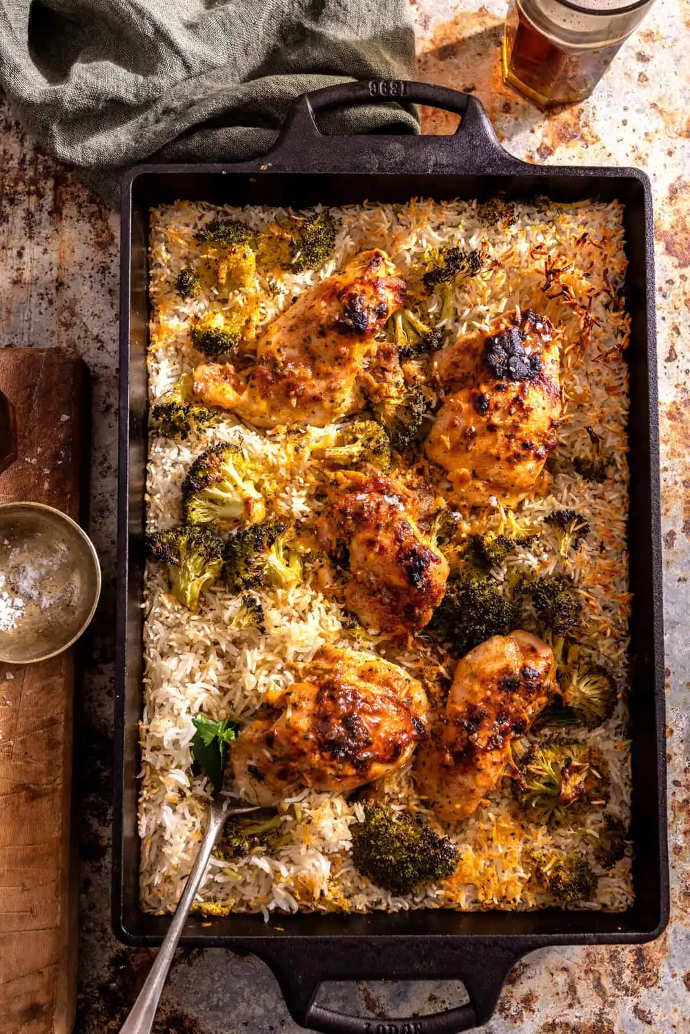 Pollo con queso cheddar y aderezo ranchero en una sola sartén