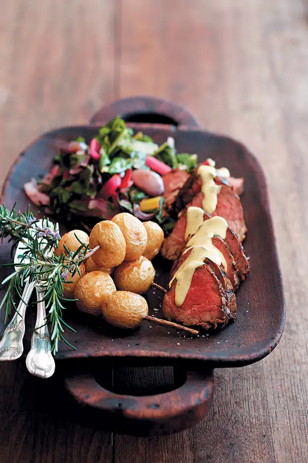 Pan-fried fillet of beef with a creamy horseradish sauce