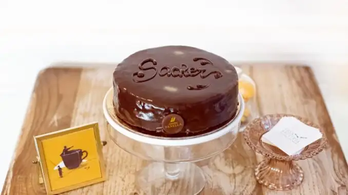 Sacher torte: how to make it at home with a recipe from pastry chef Loretta Fanella of Casa&Bottega
