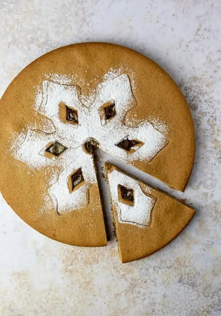 PAIN D'ÉPICES TART WITH ORANGE JAM