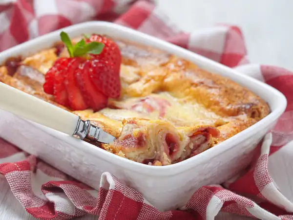 Simple and quick strawberry clafoutis: the best recipe