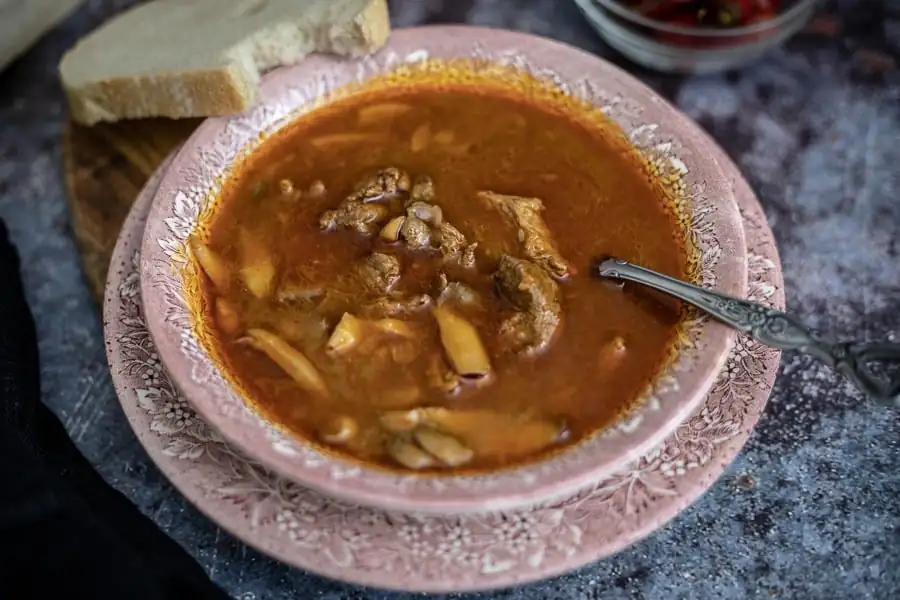 Receta de čobanac eslavo para preparar en casa (estofado de carne eslavo)