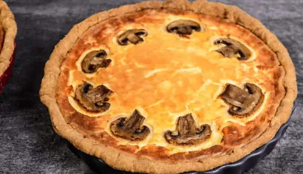 Vamos a preparar una empanada sencilla con champiñones y crema agria