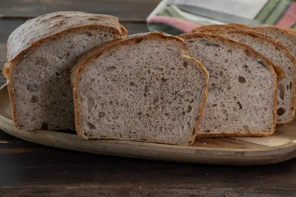 Pan de molde con masa madre, harina de trigo gallega y harina integral