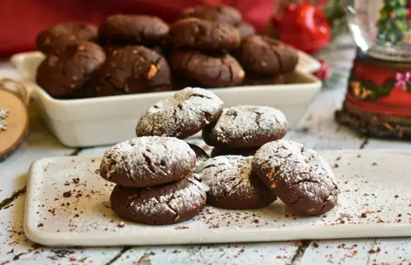 Kourabiedes de chocolate: Galletas griegas de mantequilla y chocolate