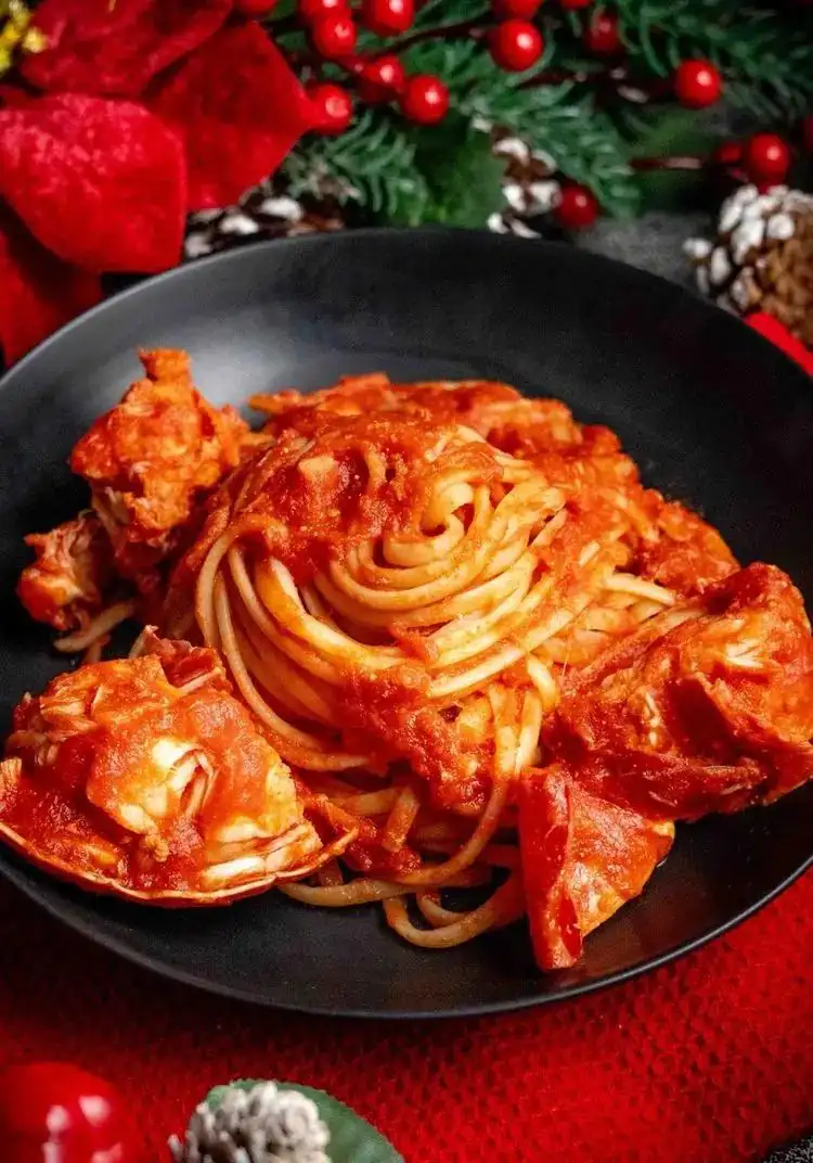 Linguine with lobster sauce