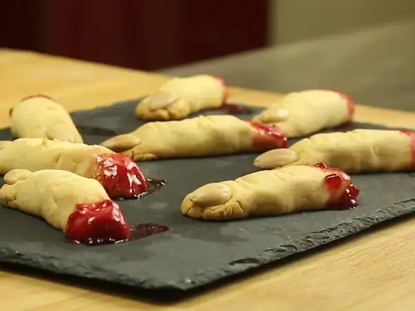 Galletas con forma de dedos de bruja para Halloween: la receta fácil