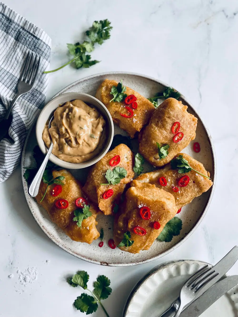 Receta de bacalao rebozado crujiente con salsa tártara hoisin cremosa