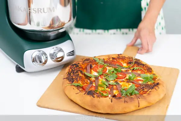 Anchovy and rocket pizza in the Ankarsrum mixer