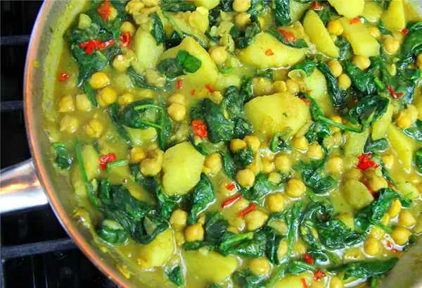 Curry Chickpeas with Potato and Spinach