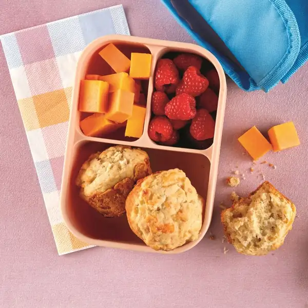Magdalenas de manzana y queso cheddar