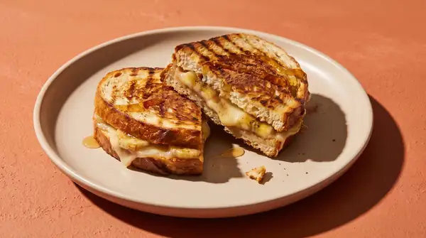 Why you should prepare your next grilled cheese with banana and honey
