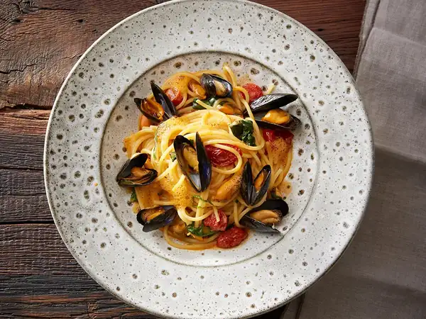 Espaguetis venecianos con mejillones de Sylt y curry