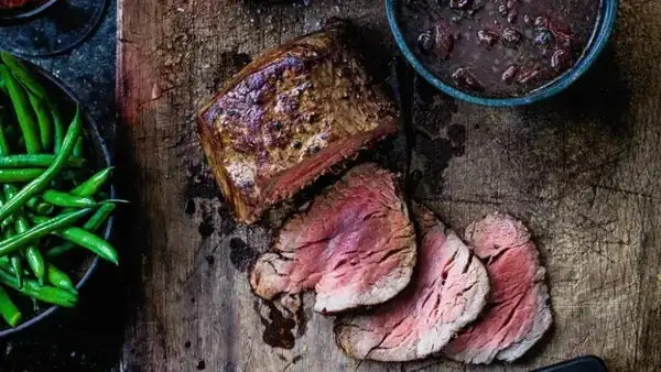 Beef steak with port sauce and fries