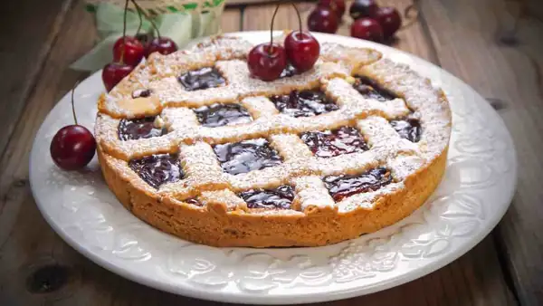 Sour Cherry Tart: All the scent of summer in a dessert