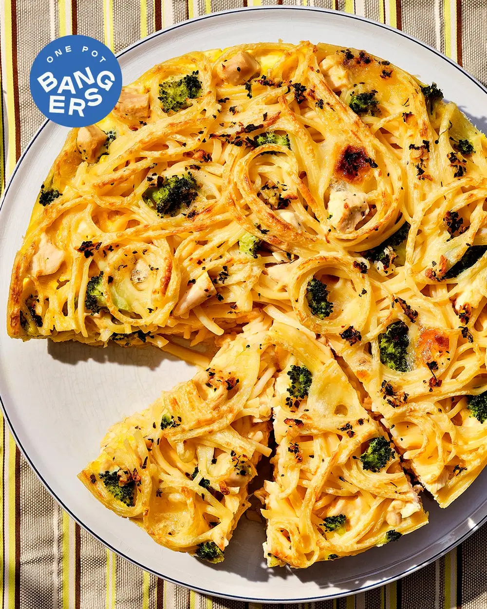 Receta de frittata de pasta con pollo y brócoli