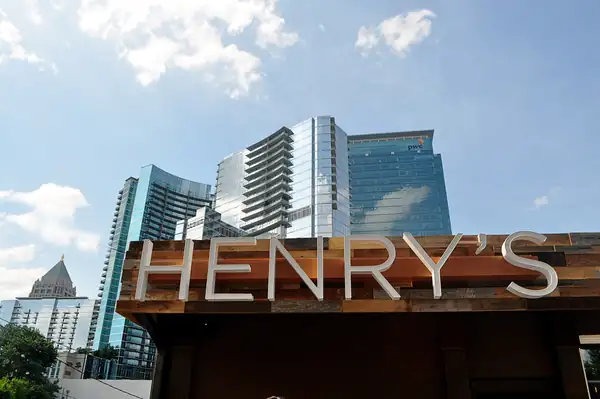 Supporters of Henry’s Are Rallying Tonight in Midtown Over the Restaurant’s Impending Closure