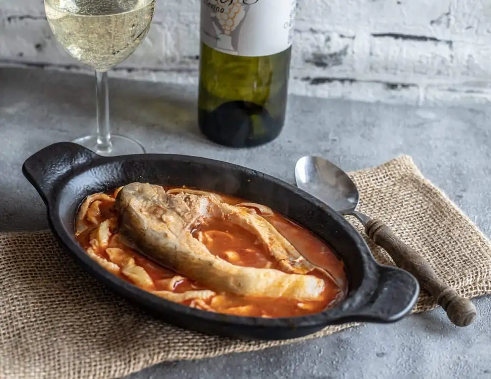 Receta de Slavonski fiš paprikaš (guiso de pescado de agua dulce de Eslavonia)