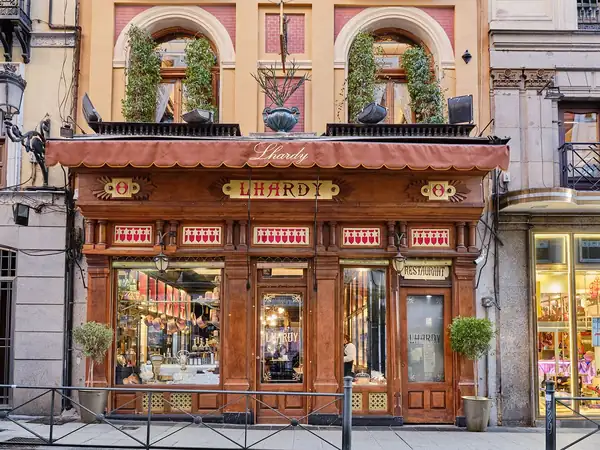 Lhardy Café Madrid opens in the Salamanca district: coffee, pastries and the hallmark of the legendary 1839 restaurant