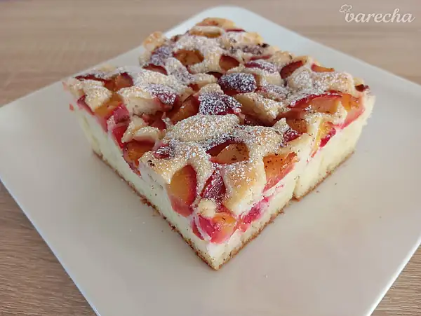 Plum tart cake