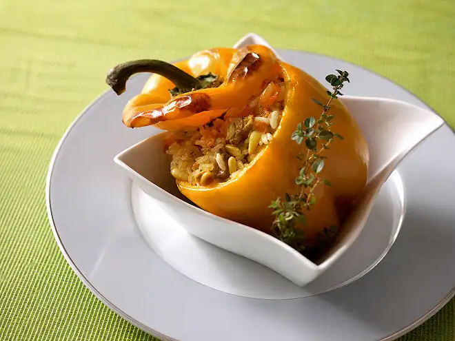 Pimientos rellenos al horno: la colorida y abundante receta tradicional