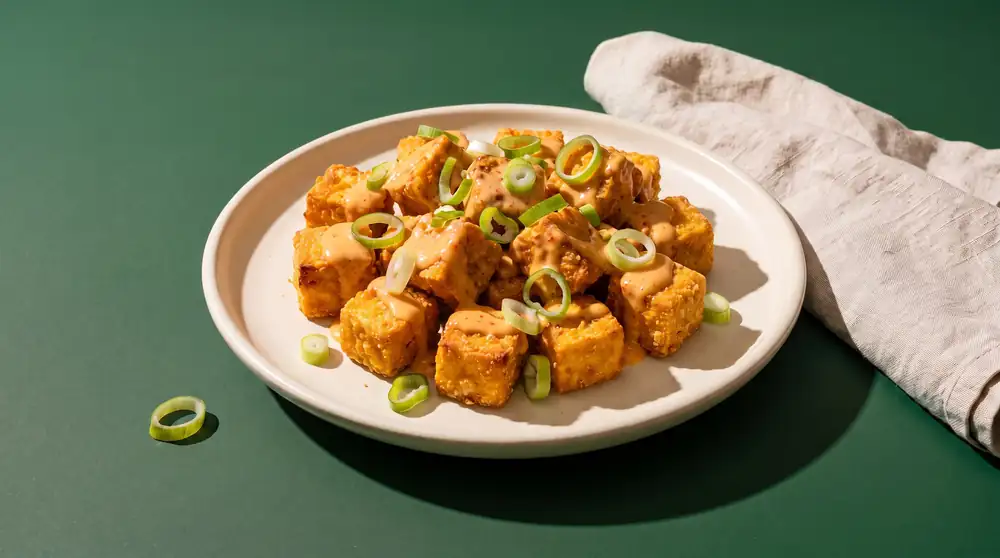 Tofu Bang Bang crujiente con salsa cremosa picante
