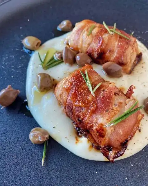 Chicken bites with bacon and smoked scamorza filling