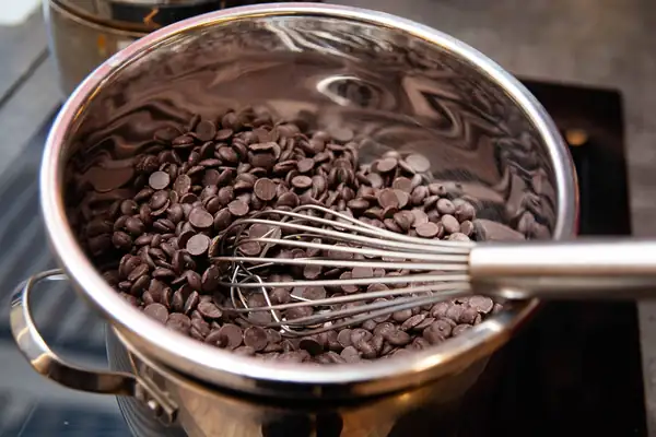 Chocolate para cocinar vs. chocolate para comer: la diferencia explicada
