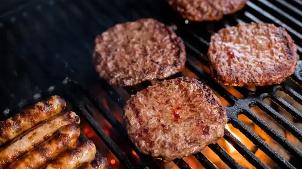 The Spatula Mistake You're Probably Making When Grilling Burgers