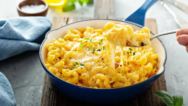 El queso rallado previamente es un error fatal para los macarrones con queso caseros