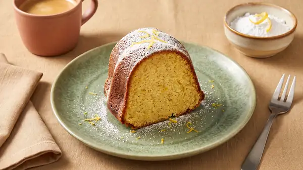 Moist vanilla and lemon sponge cake for your afternoon