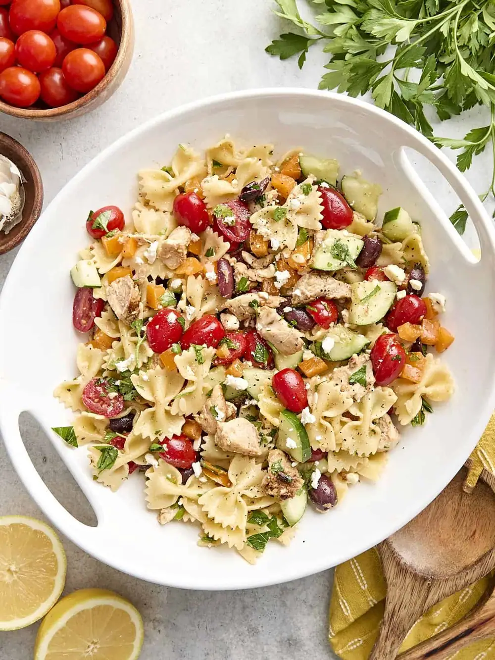Prepárate para el verano con nuestra ensalada de pasta con pollo griega