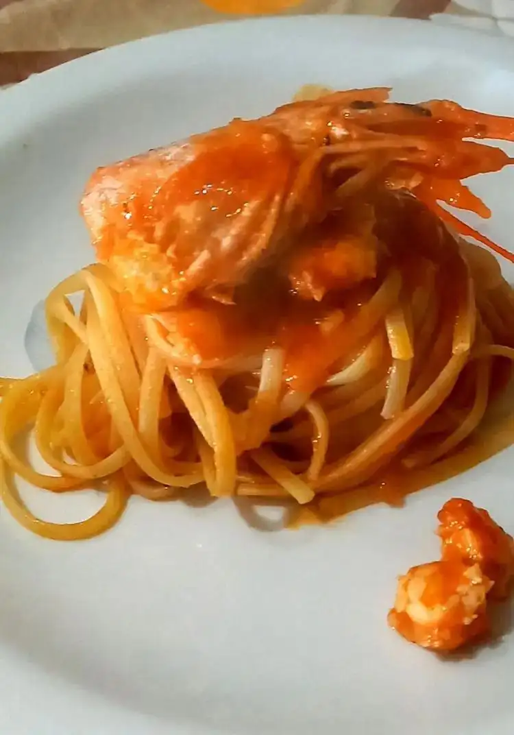 Linguine with prawns