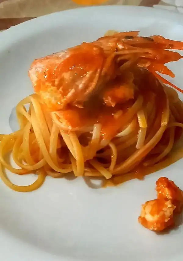 Linguine with prawns
