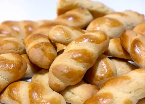 Lazarakia bread recipe (Greek Easter Lazarus breads)