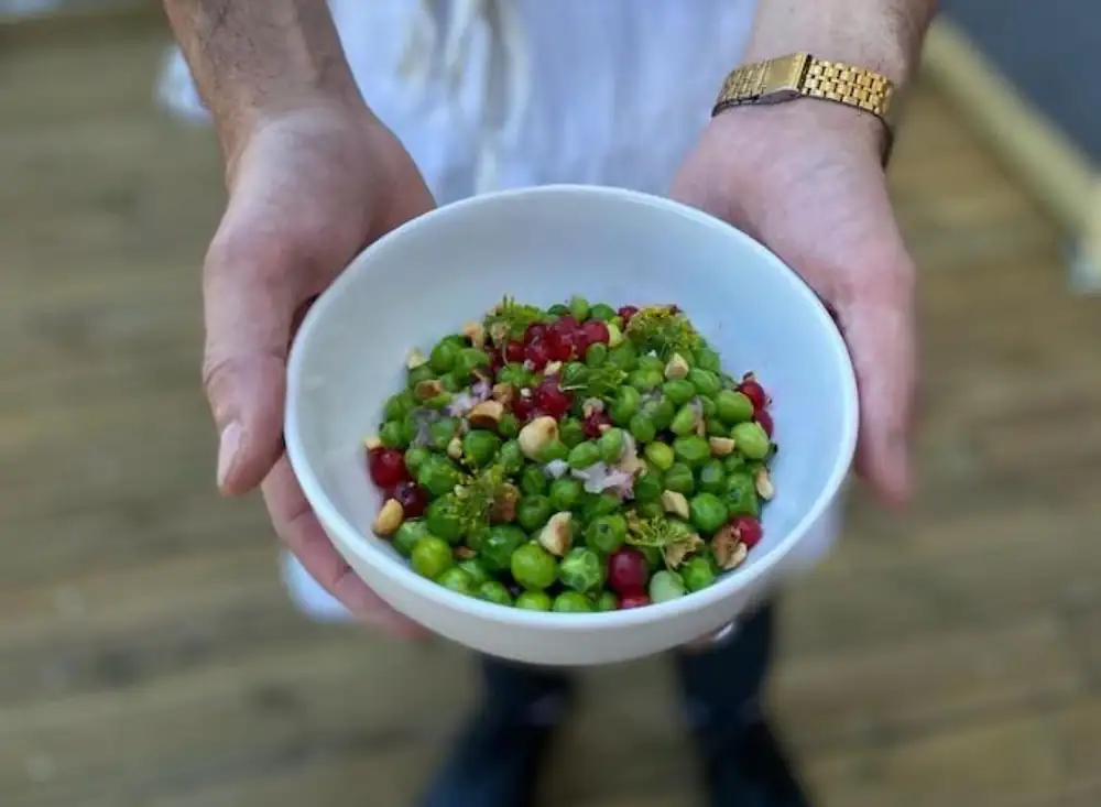 Receta de guisantes, grosellas rojas, avellanas y beurre blanc