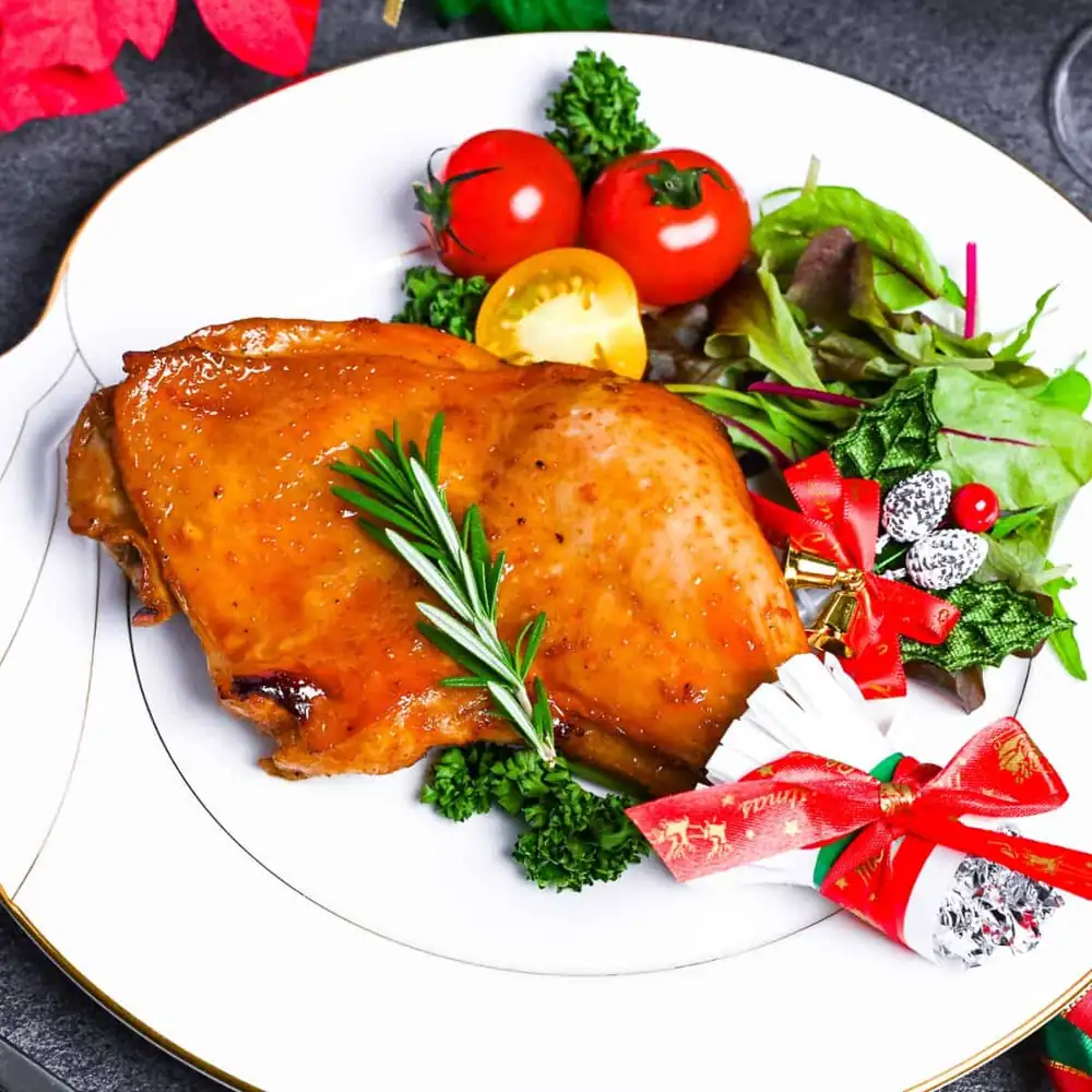 Muslos de pollo asado al estilo japonés (pollo navideño glaseado con soja)